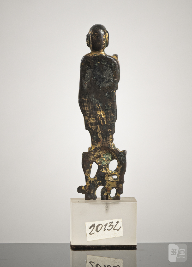 A GILT-BRONZE FIGURINE OF A LEHAN - 图2